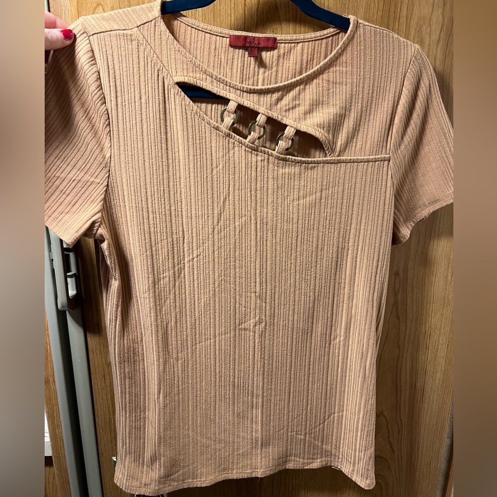 Vintage Cream Cutout with Metal Rings Fitted Tshirt Size Large 🪐